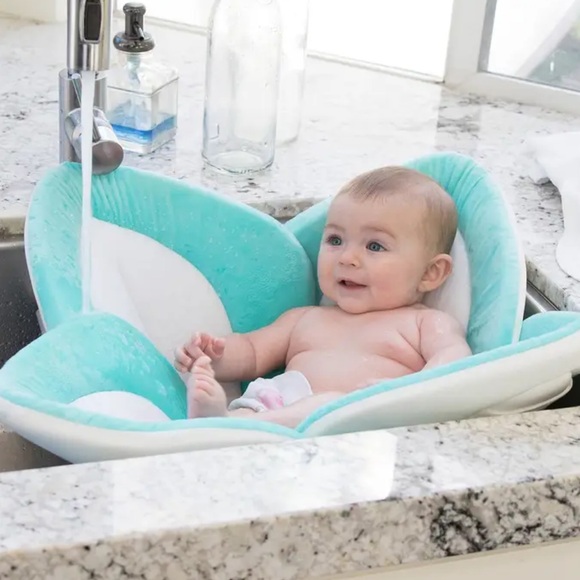BLOOMING BABY | Lotus Bath - Sink Cushion for Newborn Bath Time - Picture 9 of 12